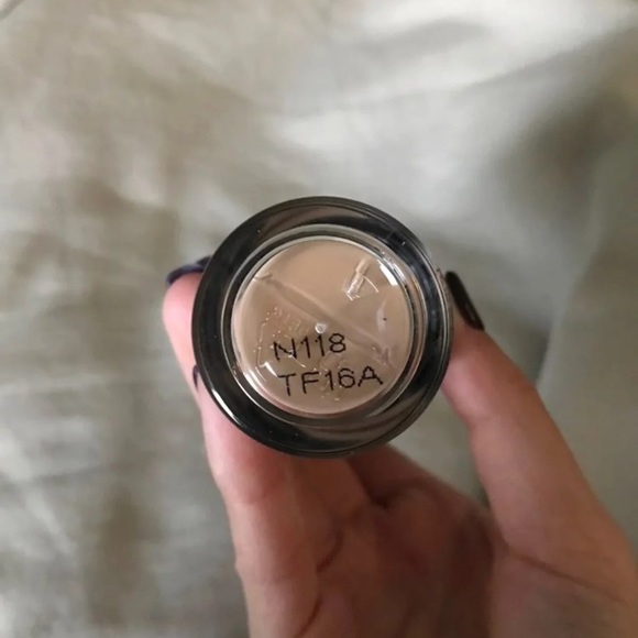 AUTHENTIC MAKEUP FOREVER HD FOUNDATION - Picture 2 of 2